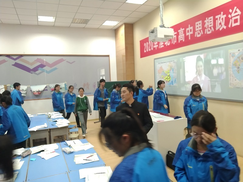 谢晓军老师在比赛中.jpg