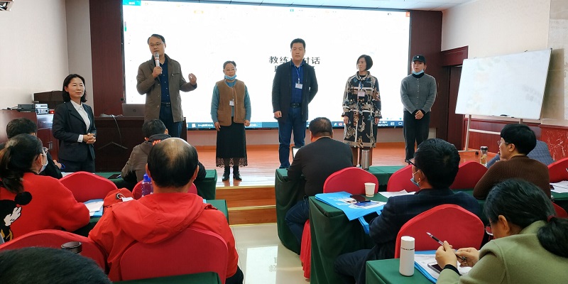 吕建平老师在培训现场参与互动.jpg