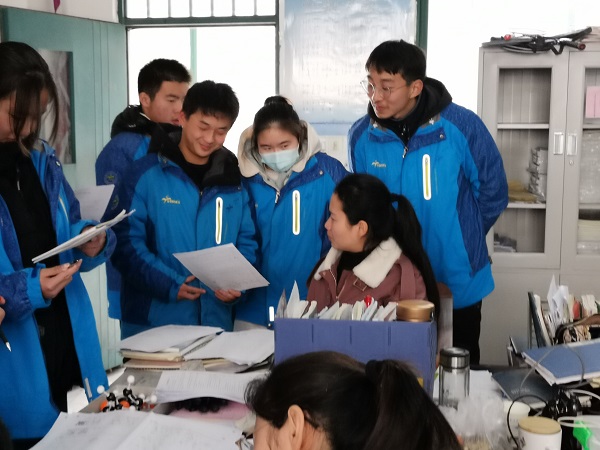 课间闲不住20210106091414.jpg