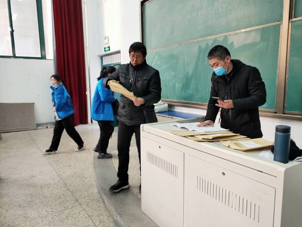 一模监考20210116114034.jpg