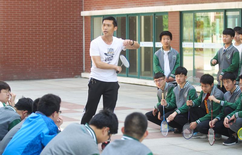 张厚学工作场景照2_爱奇艺.jpg