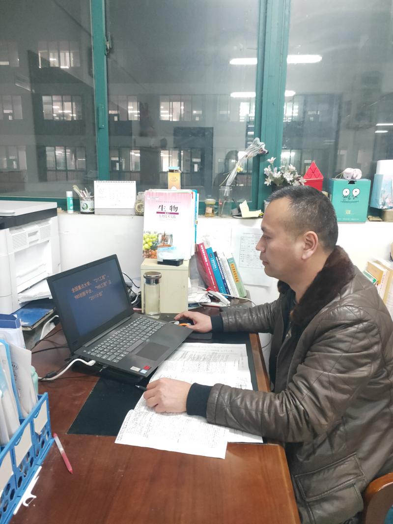 伏案工作_爱奇艺.jpg