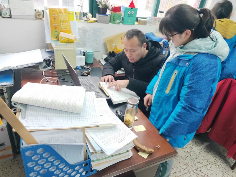 为学生答疑解惑_爱奇艺.jpg