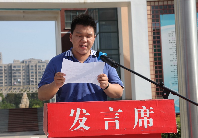 高三学生发言MG_6440.JPG