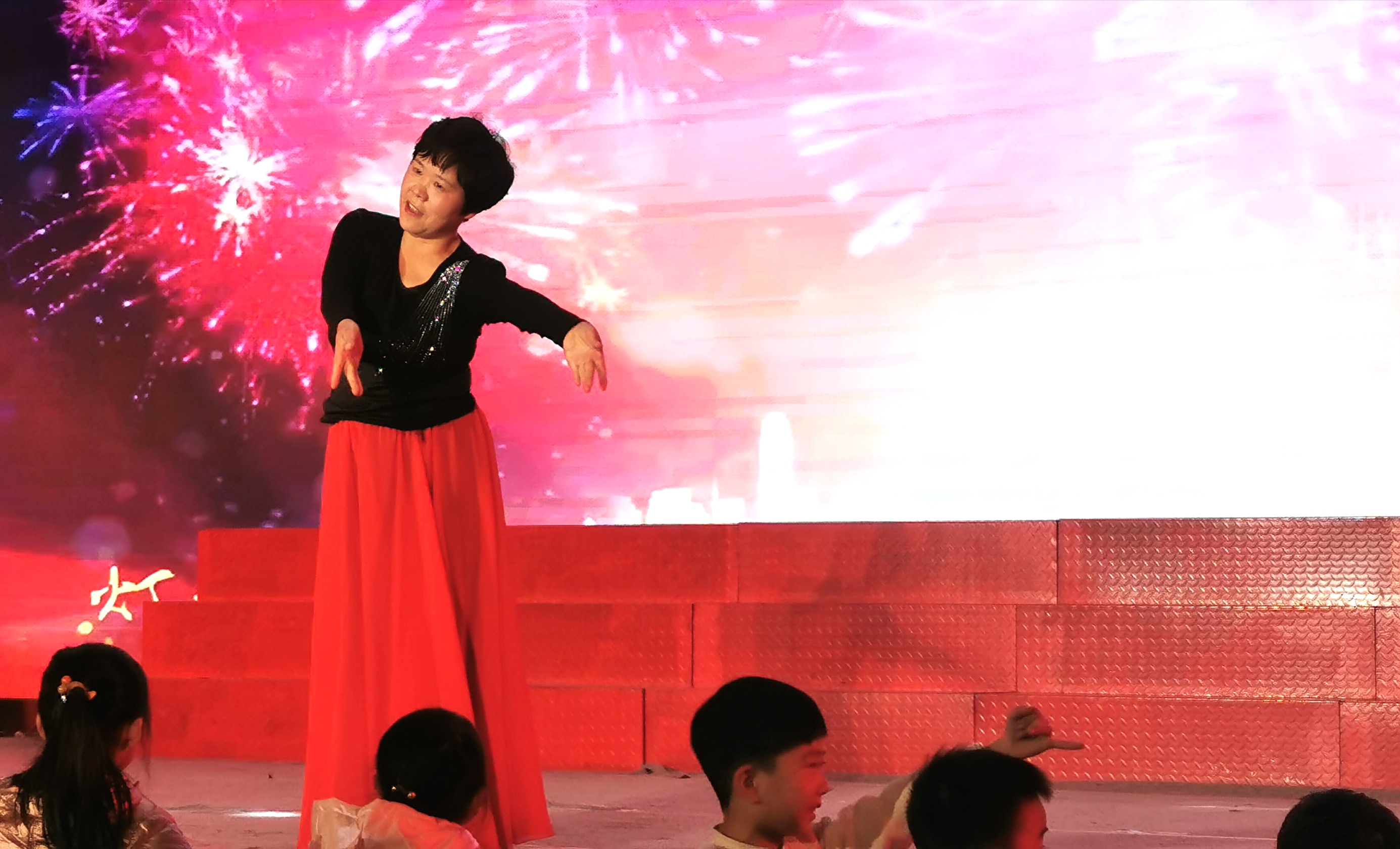 10.灯火里的中国.jpg