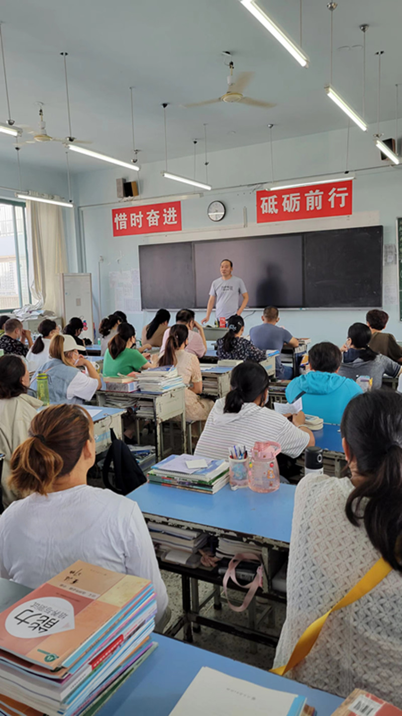 杨俊家长会.jpg