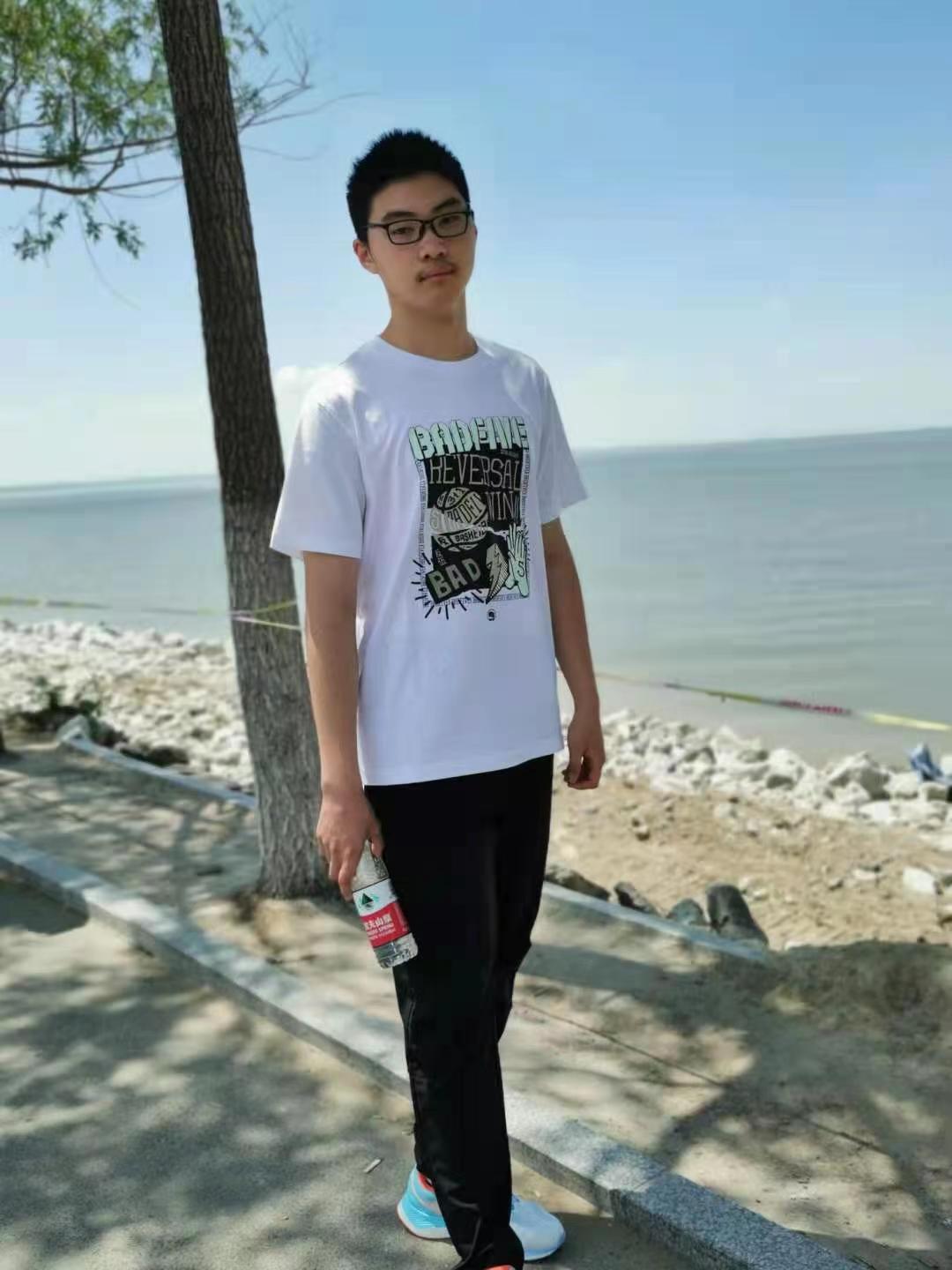 高二（30）班李俊稷照片.jpg