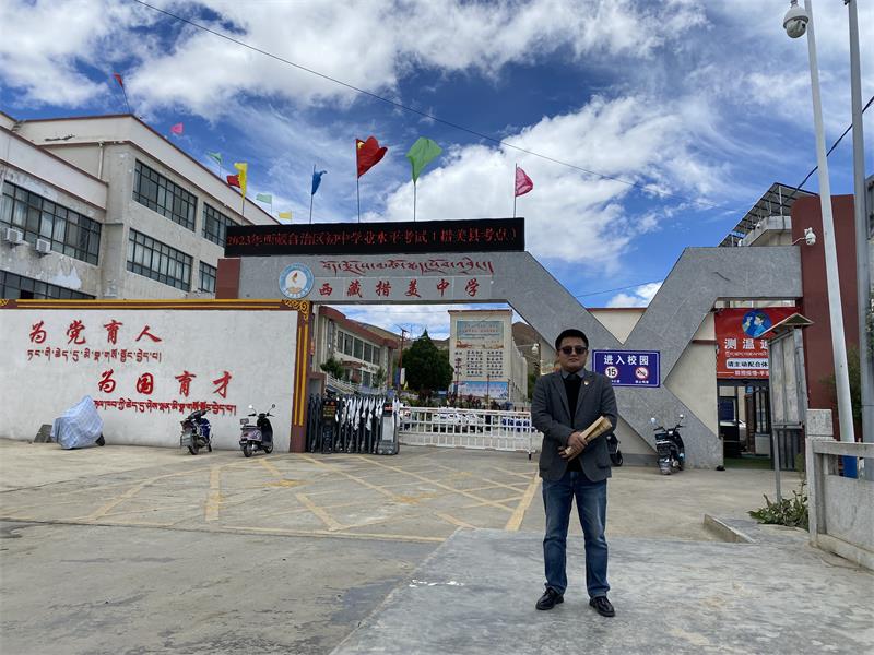 大门口.jpg
