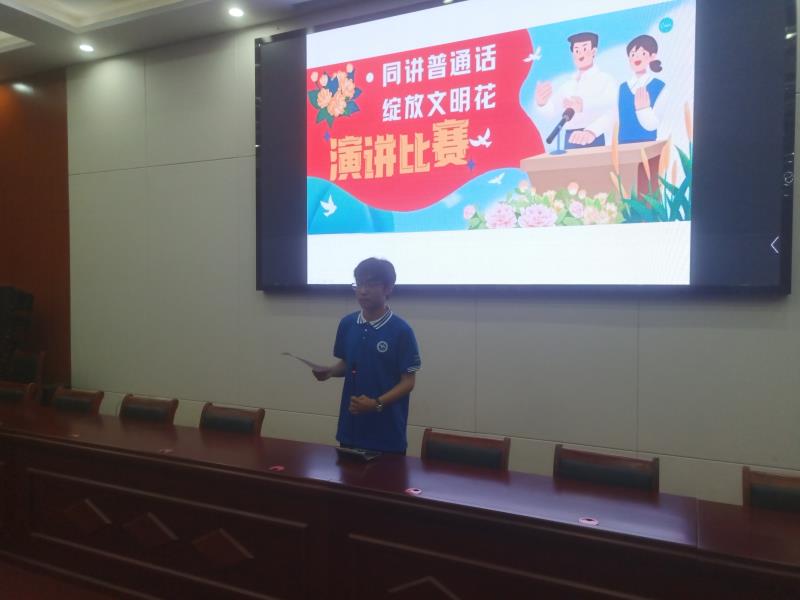 参赛学生个人照之一.jpg