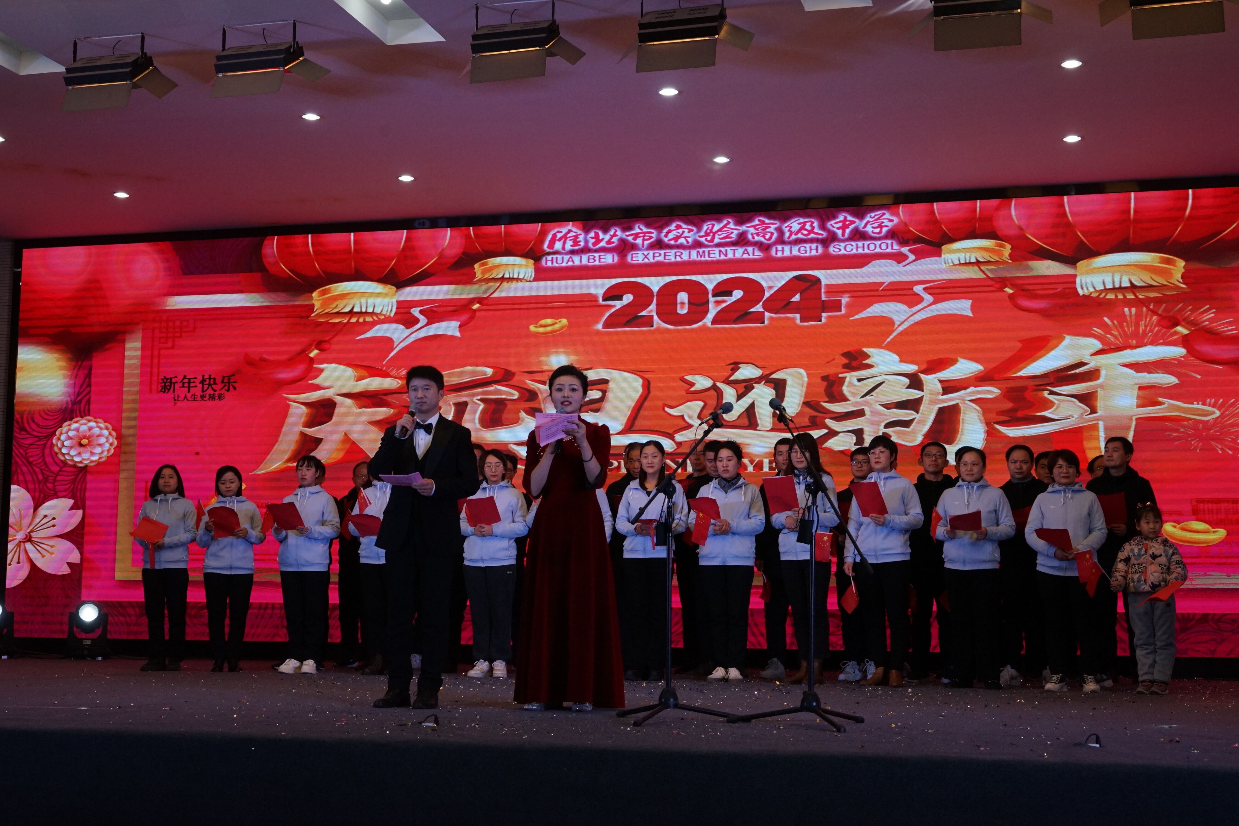 高一教师合唱《歌唱祖国》.jpg